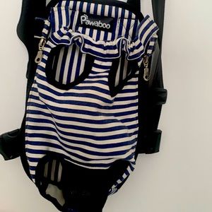 Dog carrier for small dog with tail hole